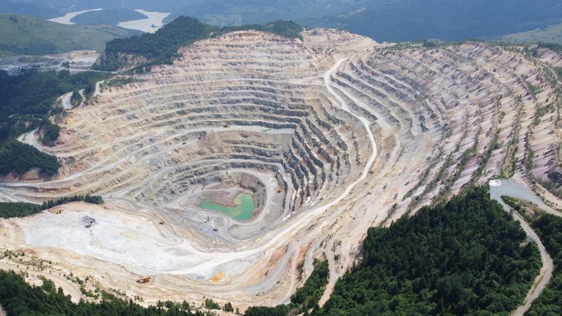 Lac de decantare al unei fostei exploatări de cupru din Roșia Poieni, lângă Roșia Montană, Foto: Ionut IORDACHESCU / AFP / Profimedia