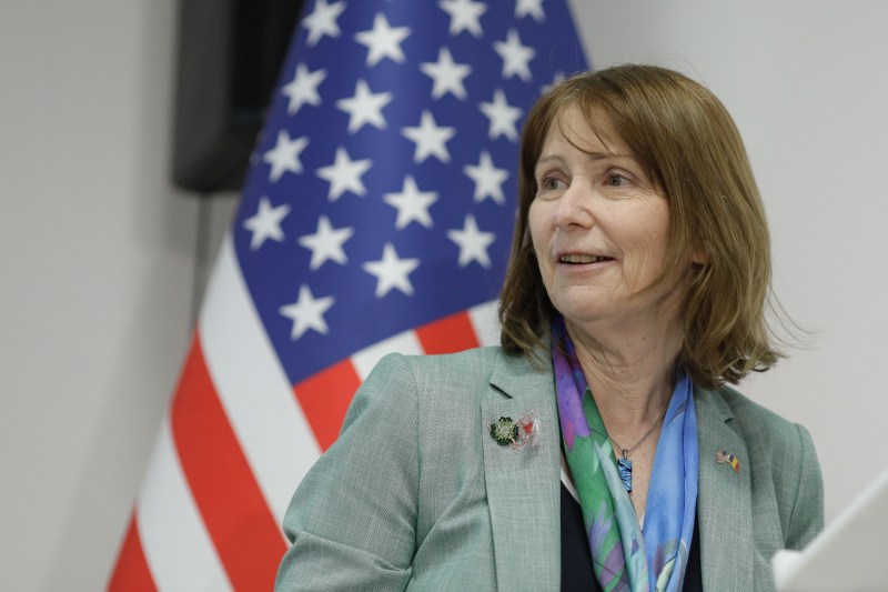 Ambasadoarea SUA în România Kathleen Kavalec s-a retras din funcție. Cine este șeful interimar al misiunii diplomatice de la București