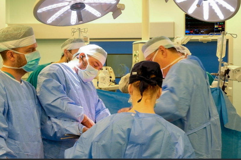 Pacientă cu cancer peritoneal salvată de medicii de la MedLife Sibiu printr-o metodă revoluționară de tratament – citoreducția tumorală și HIPEC. „Până de curând un astfel de caz era văzut inoperabil”