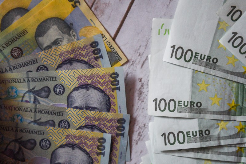 Șef al bursei către tineri: Până la 40 de ani bagă toți banii în acțiuni / Mă sună prietenii și soția de ce au scăzut acțiunile: Habar n-am! Te rog frumos să dezinvestești!