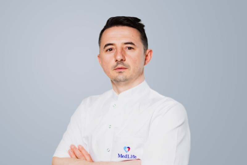 #medicibuni Dr. Cristian Țibea, ginecolog MedLife: „Avem o rată de succes foarte bună cu robotul, pentru că îmbină acuratețea operațiilor clasice, sau chiar mai mare, cu avantajele chirurgiei minim invazive“