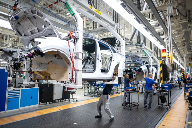 Efect devastator pentru Germania dacă Trump pune în aplicare planul său de majorare masivă a taxelor vamale: Locuri de muncă pierdute cât dublul angajaților VW