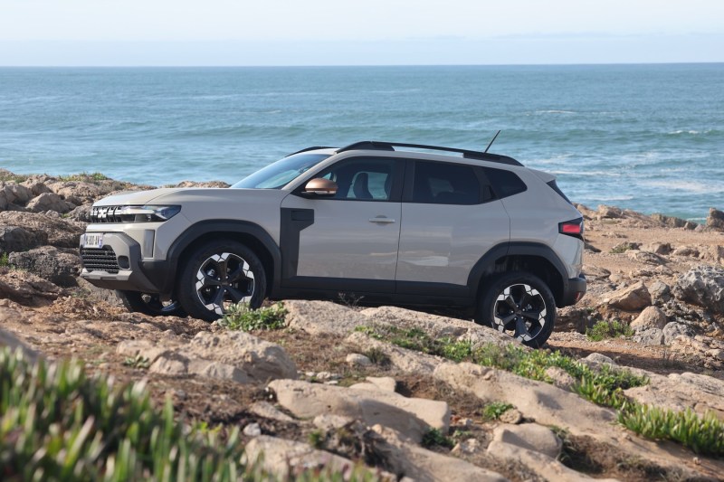 Noua Dacia Duster 3, prezentată elogios de emisiunea „Top Gear”. Există și o „capcană”