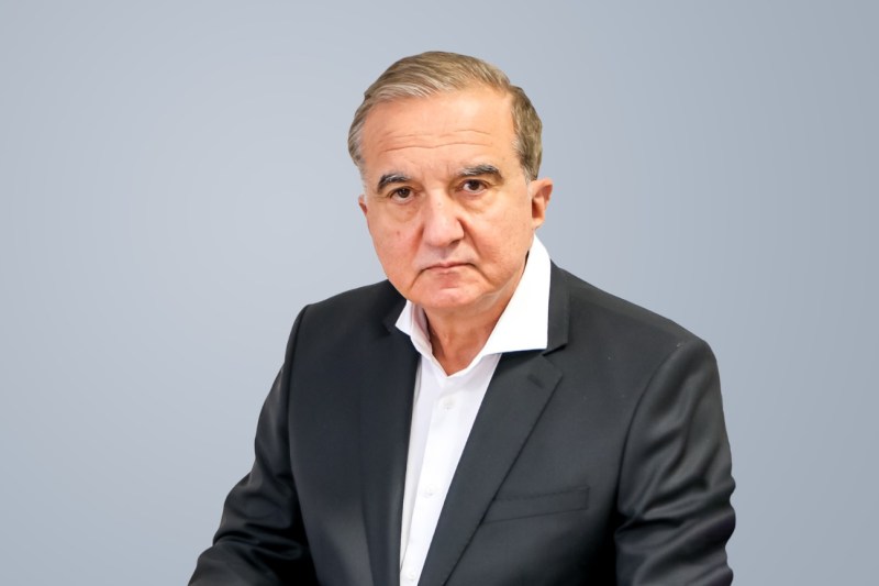 #medicibuni Prof. dr. Tiberiu Bratu, chirurg plastician MedLife: „Este moda sânilor mici, dar noi nu ne luăm după modă. Orice operație estetică se face dacă este nevoie”
