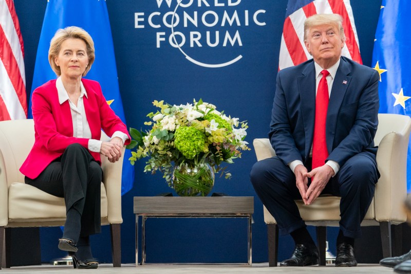 Donald Trump propune taxe vamale de 50% pentru produsele din Uniunea Europeană: „Discuțiile noastre cu ei nu duc nicăieri!” / Reacția burselor europene