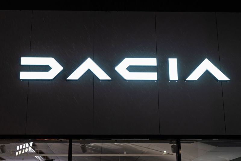 Dacia va lansa o nouă mașină electrică, anunță șeful grupului Renault.  Știm cât va costa, dar nu și unde în Europa va fi produsă. „Îi provoc pe toți concurenții noștri să dezvolte o mașină la fel de repede, chiar și pe cei chinezi”