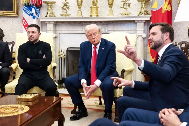 JD Vance îl critică pe Zelenski, după ce acesta l-a acuzat că „justifică” războiul Rusiei din Ucraina, un ecou al disputei din Biroul Oval