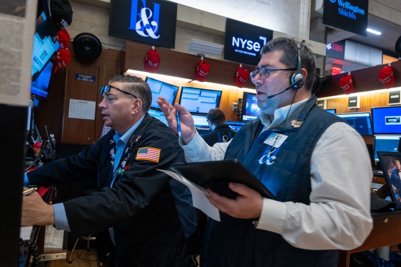 „Barometrul fricii” a crescut puternic pe Wall Street. Sesiune de tranzacționare „nebunească” pe bursa americană, care a scăzut din nou după un anunț al Casei Albe
