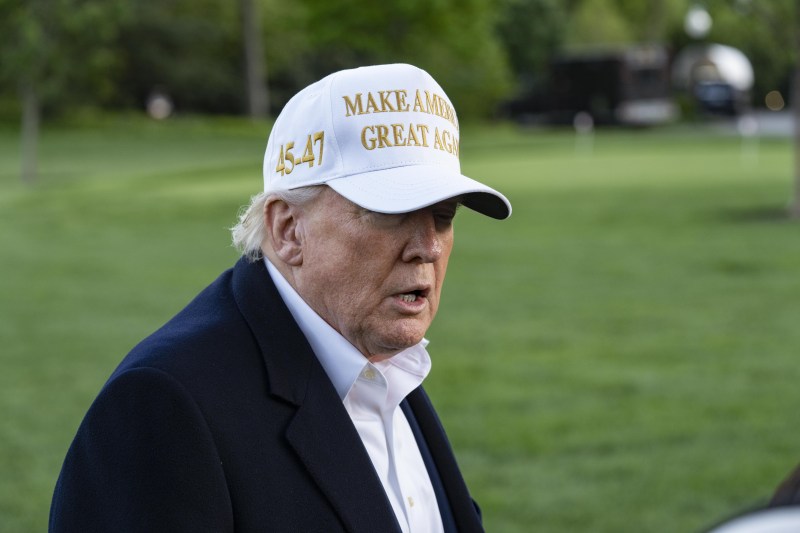Trump presează UE să cedeze în negocierile comerciale, amenințând cu taxe suplimentare
