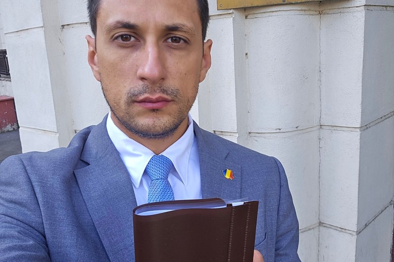 Plângere penală pentru înaltă trădare împotriva lui Victor Ponta. „Locul trădătorilor e la închisoare, nu la Cotroceni”