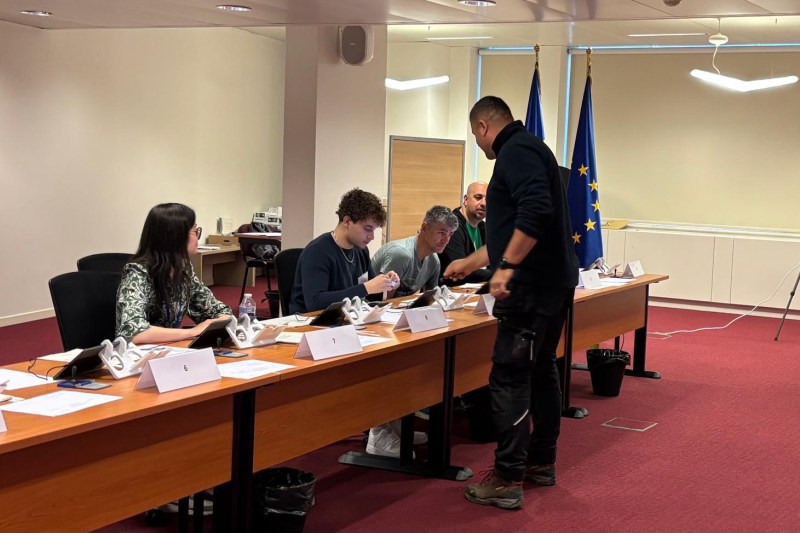 Alegeri prezidențiale 2025, turul 2: Aproape 70% mai mulți votanți în diaspora. În Republica Moldova, până la 13.00, s-a votat cât toată ziua de vineri, în turul I