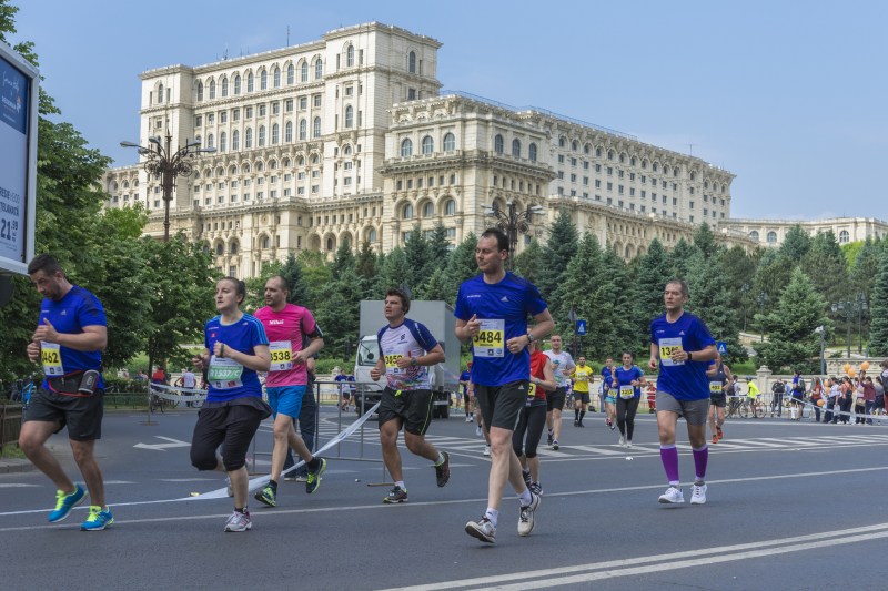 Peste 10.000 de alergători, așteptați sâmbătă și duminică la Semimaratonul București – HARTĂ / Ce restricții de trafic sunt impuse în Capitală pentru eveniment
