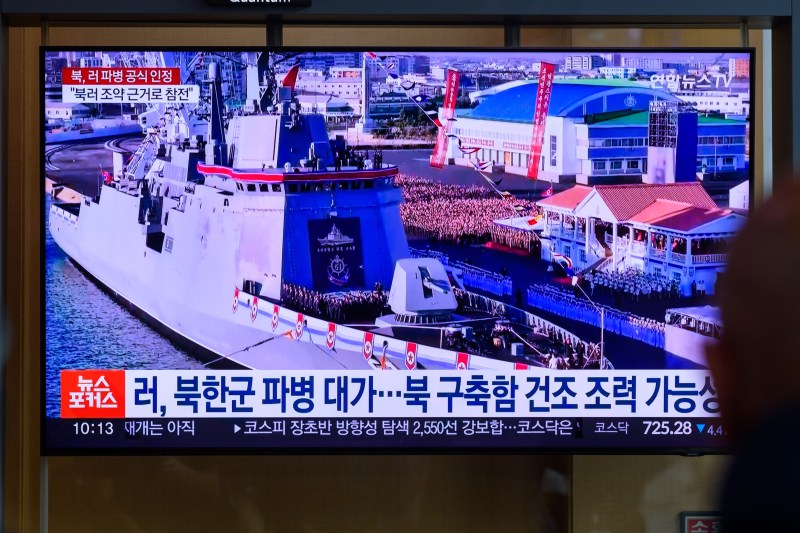 Dezastru la lansarea unei mari nave de război în Coreea de Nord. Kim Jong Un: Un act criminal care nu poate fi tolerat / Ce s-a întâmplat cu distrugătorul de 5.000 de tone