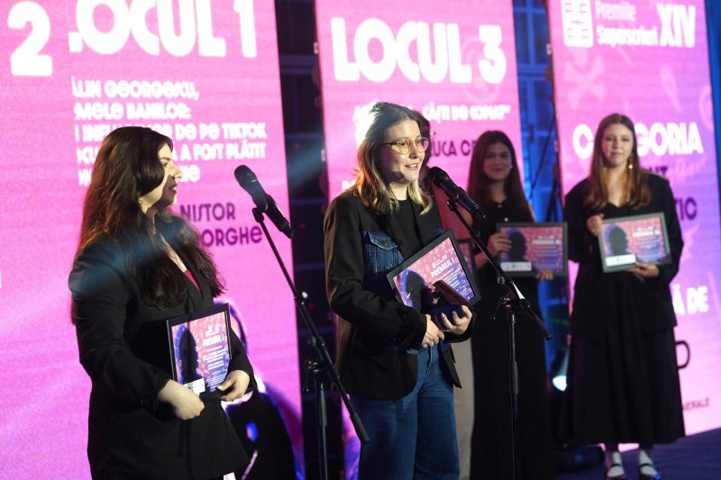 Gala Premiilor Superscrieri. Două tinere reportere HotNews câștigă la categoria Debut Jurnalistic / Lista completă a câștigătorilor