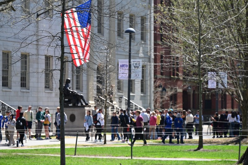 „Visul meu și al colegilor mei străini se transformă într-un coșmar”. Haos la Harvard după ce administrația Trump obligă studenții internaționali să plece de la universitate