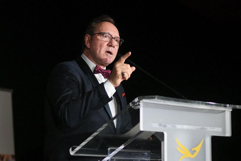VIDEO Kevin Spacey amintește de „Lista Neagră” a Hollywood într-un discurs incendiar susținut la Cannes: „Încă sunt în picioare”