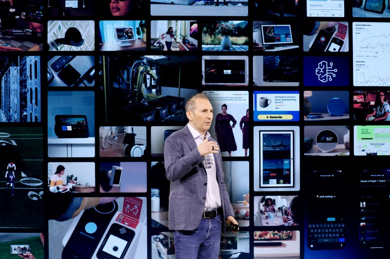 Andy Jassy, CEO Amazon. Fotografie originală: John Angelillo / UPI / Profimedia. Editare: Hotnews