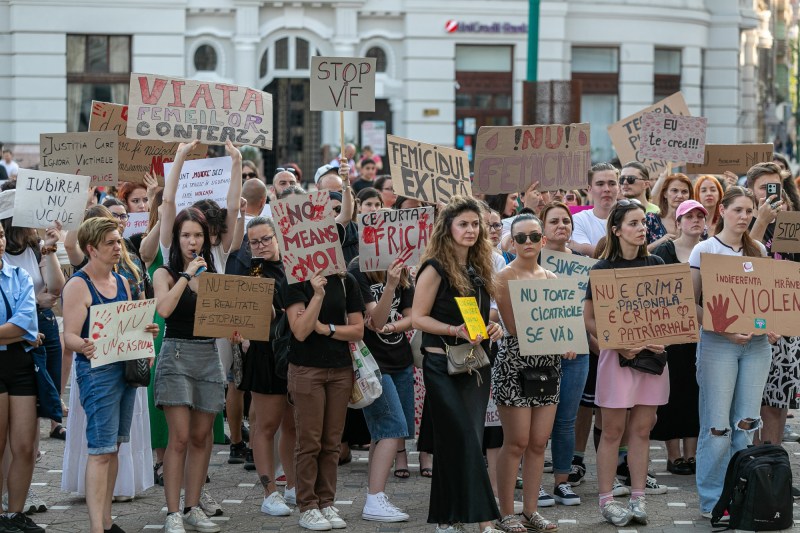 „De ce îmi spui muiere, când poți să-mi spui pe nume?” / Academicieni și oameni de rând vorbesc despre curajul femeilor