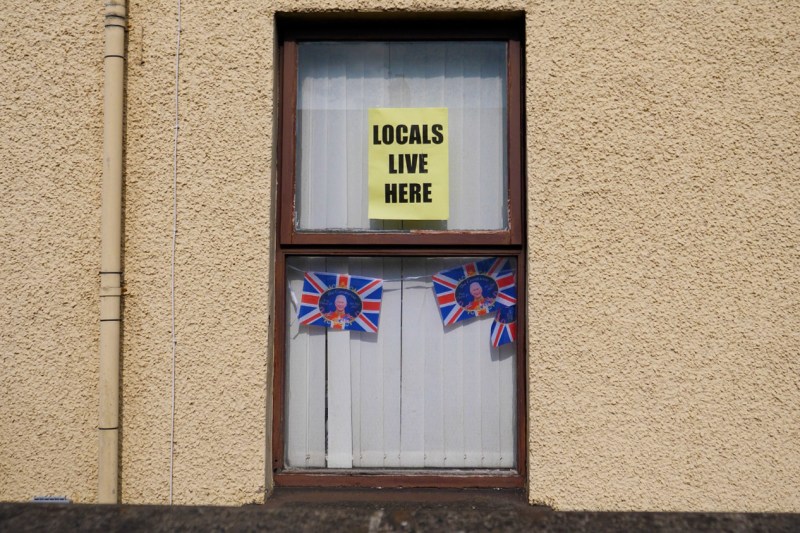 Ce nu s-a văzut la știri despre protestele anti-români din Ballymena, Irlanda de Nord, în ediția de mâine a newsletter-ului „Rațiunea, înapoi!”