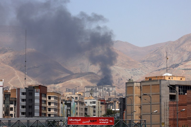 LIVE Război Israel-Iran, ziua a patra: Iranul lansează rachete spre Israel / Noi atacuri asupra Teheranului / Televiziunea iraniană de stat, bombardată / Armata israeliană spune că are superioritate aeriană deplină deasupra Teheranului